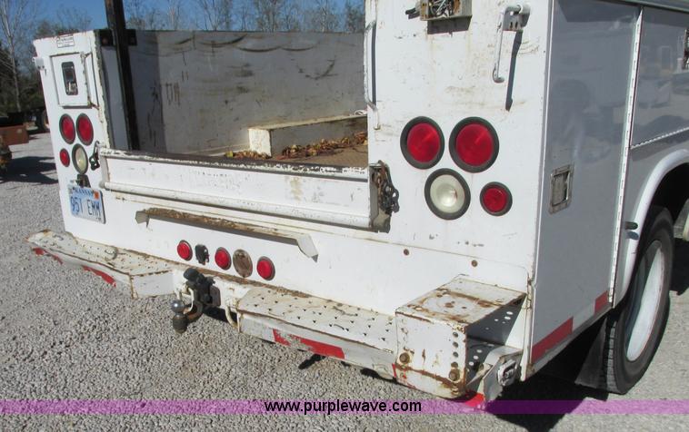 image for item N9260 2004 Ford F550 Super Duty XL utility truck