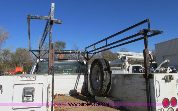 image for item N9260 2004 Ford F550 Super Duty XL utility truck