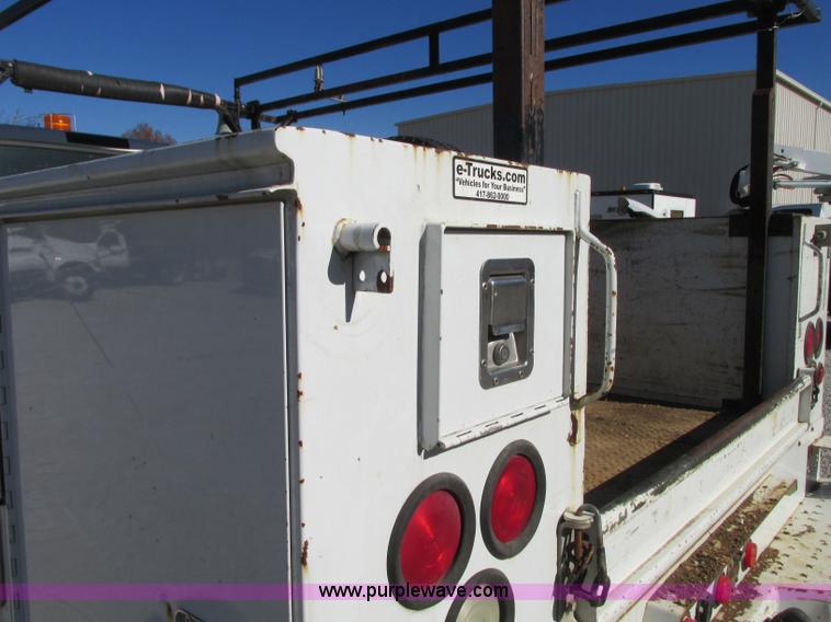 image for item N9260 2004 Ford F550 Super Duty XL utility truck