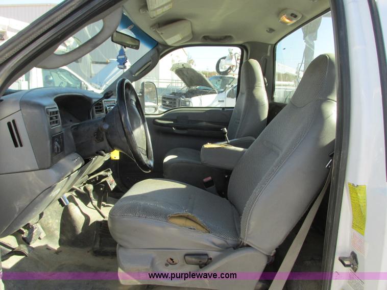 image for item N9260 2004 Ford F550 Super Duty XL utility truck