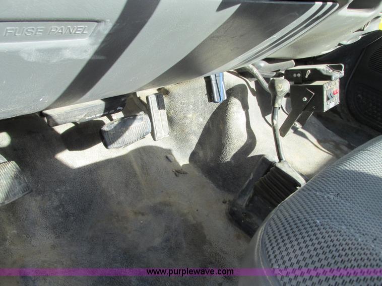 image for item N9260 2004 Ford F550 Super Duty XL utility truck
