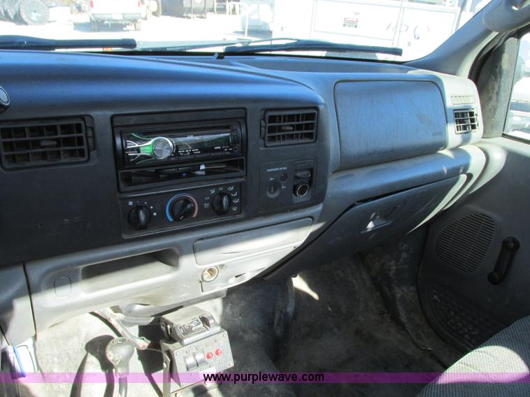 image for item N9260 2004 Ford F550 Super Duty XL utility truck