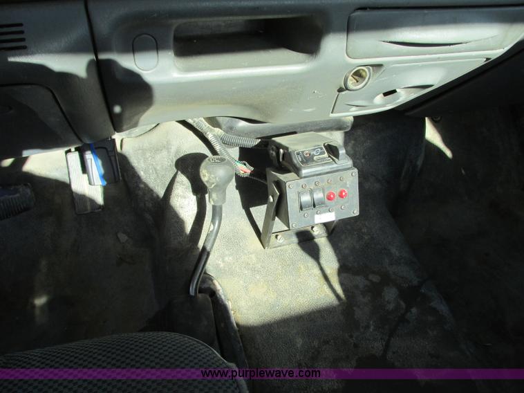 image for item N9260 2004 Ford F550 Super Duty XL utility truck