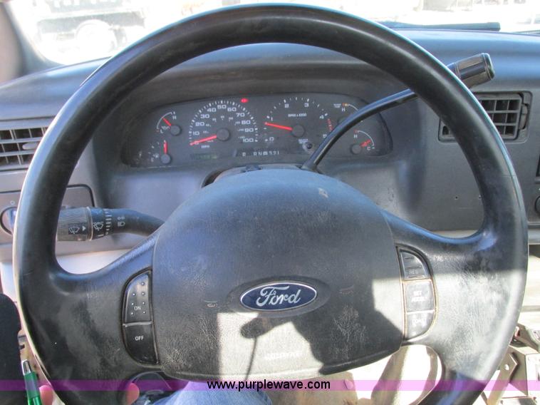image for item N9260 2004 Ford F550 Super Duty XL utility truck
