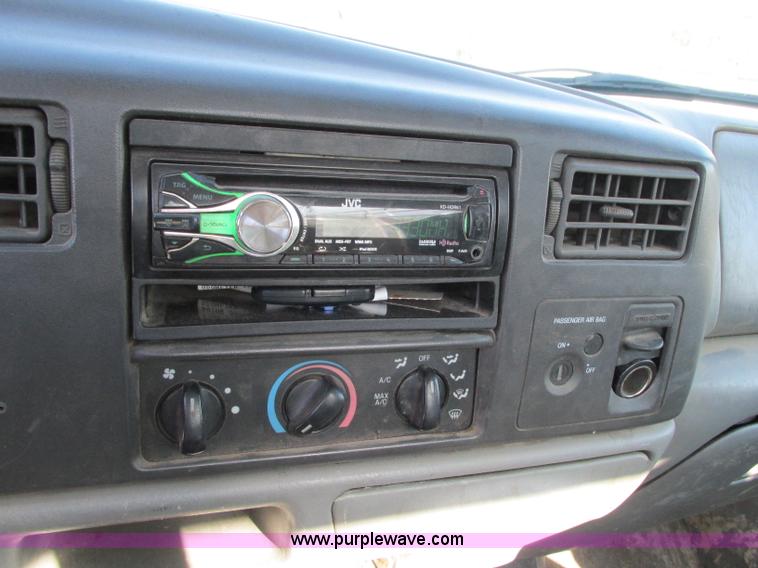 image for item N9260 2004 Ford F550 Super Duty XL utility truck