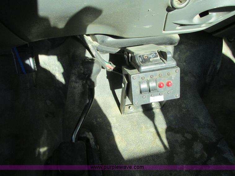 image for item N9260 2004 Ford F550 Super Duty XL utility truck