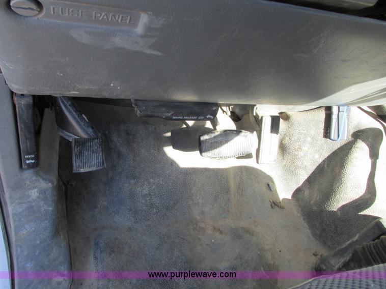 image for item N9260 2004 Ford F550 Super Duty XL utility truck