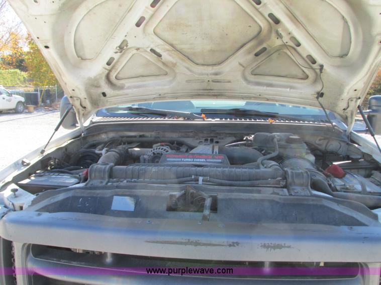 image for item N9260 2004 Ford F550 Super Duty XL utility truck