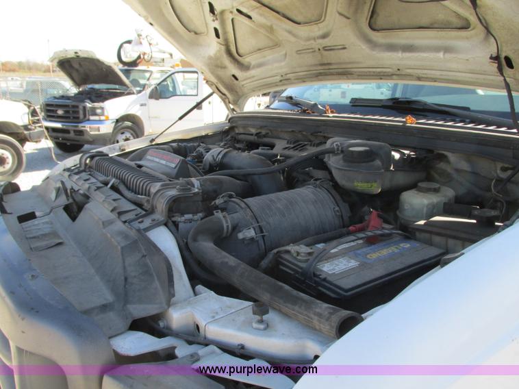 image for item N9260 2004 Ford F550 Super Duty XL utility truck