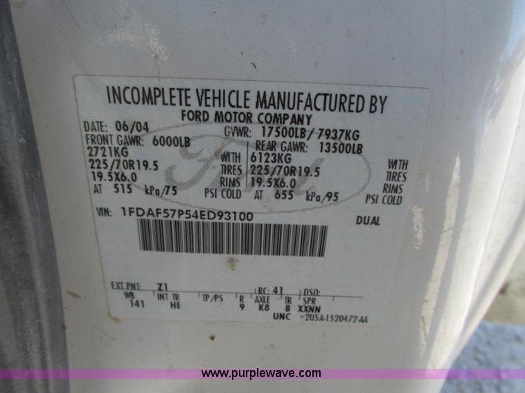 image for item N9260 2004 Ford F550 Super Duty XL utility truck