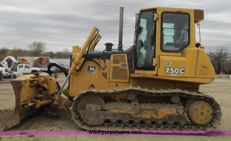 image for item N9272 2001 John Deere 750C Series II LGP dozer
