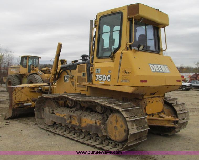 image for item N9272 2001 John Deere 750C Series II LGP dozer