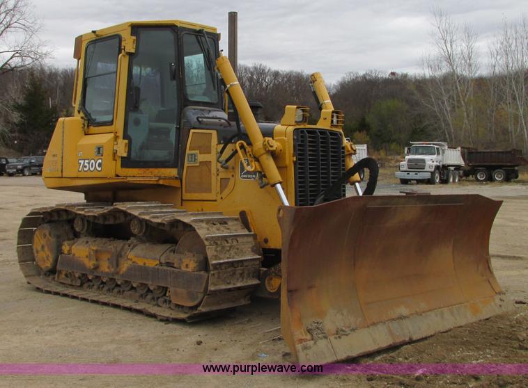 image for item N9272 2001 John Deere 750C Series II LGP dozer