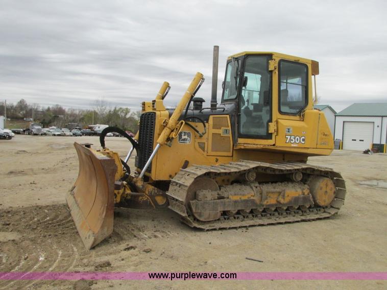 image for item N9272 2001 John Deere 750C Series II LGP dozer