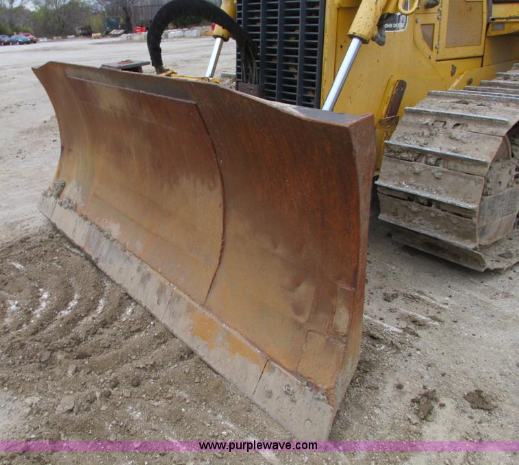 image for item N9272 2001 John Deere 750C Series II LGP dozer