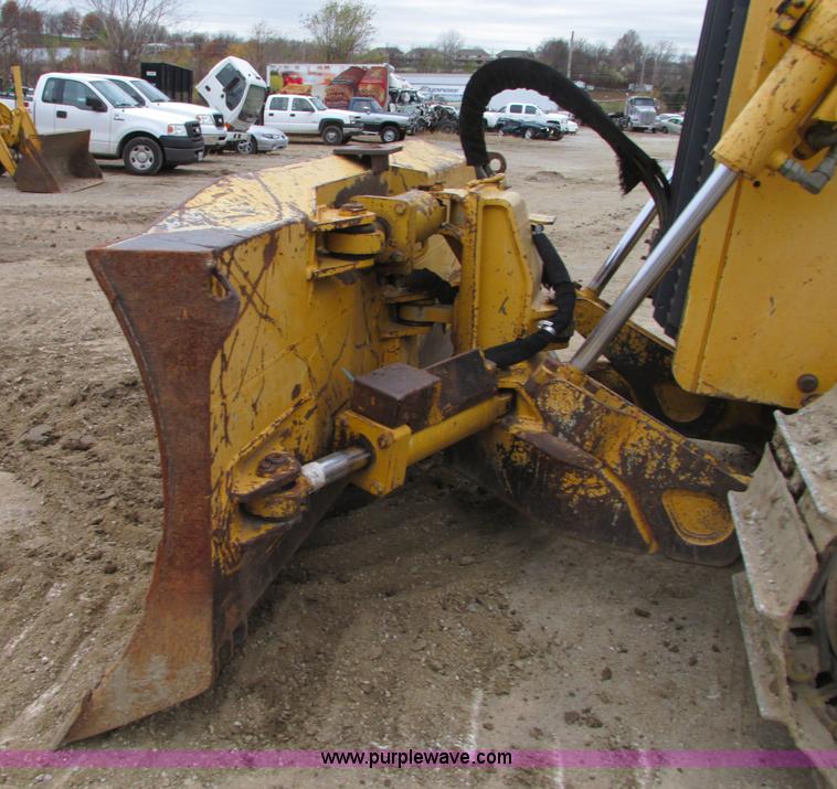 image for item N9272 2001 John Deere 750C Series II LGP dozer