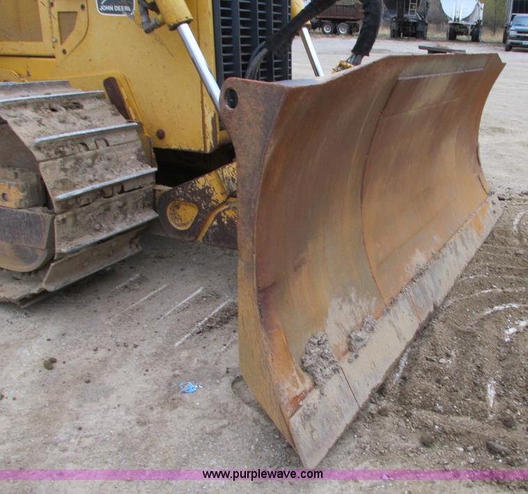 image for item N9272 2001 John Deere 750C Series II LGP dozer