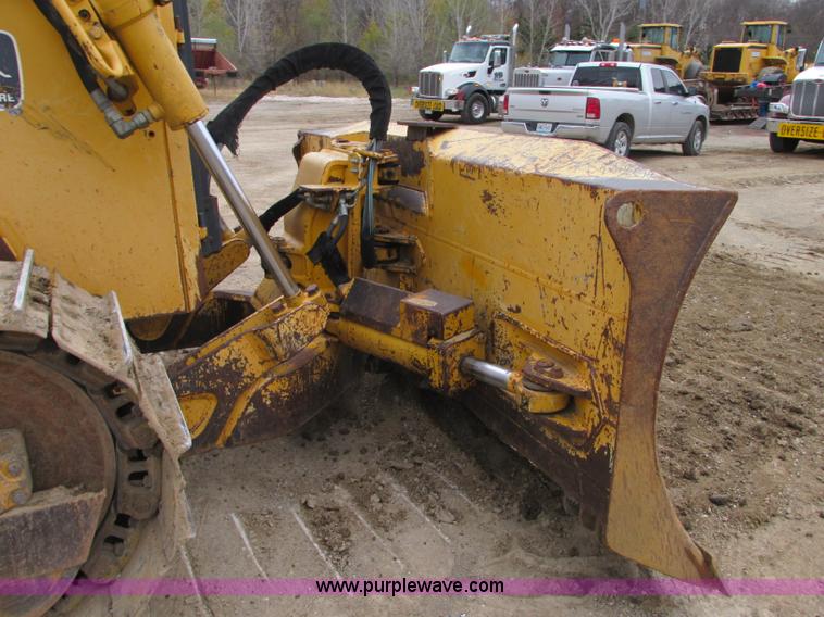 image for item N9272 2001 John Deere 750C Series II LGP dozer