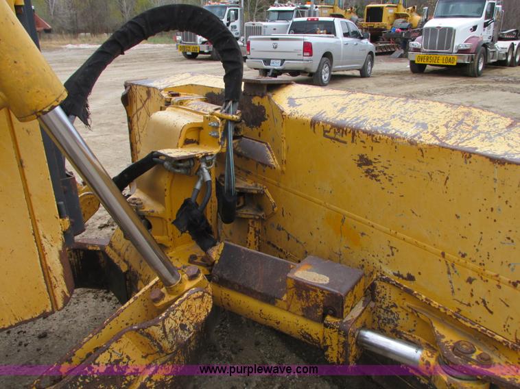 image for item N9272 2001 John Deere 750C Series II LGP dozer