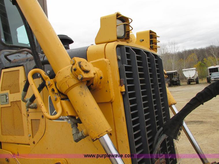 image for item N9272 2001 John Deere 750C Series II LGP dozer