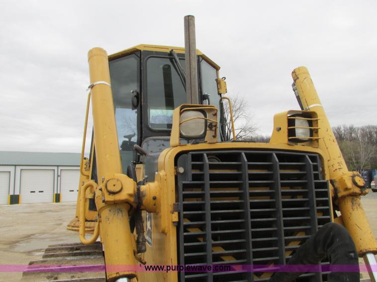 image for item N9272 2001 John Deere 750C Series II LGP dozer