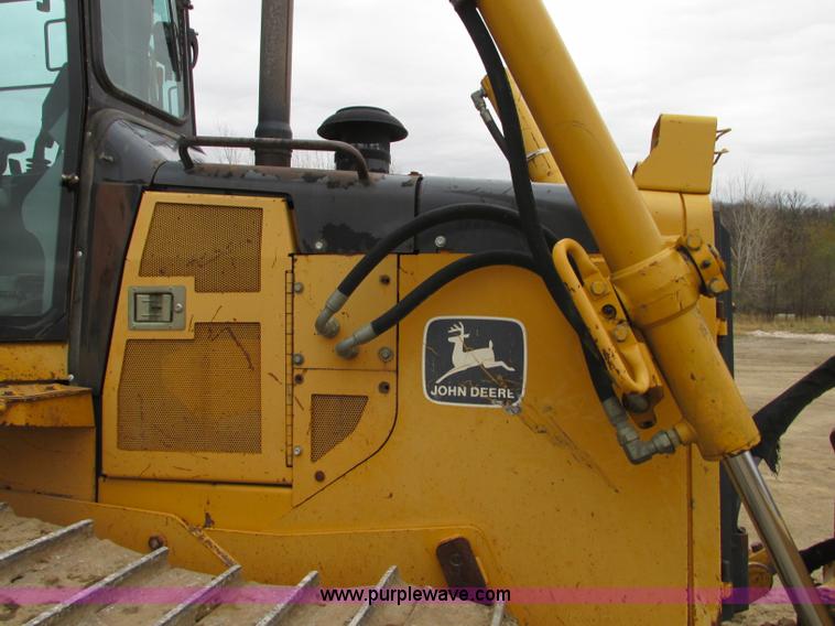 image for item N9272 2001 John Deere 750C Series II LGP dozer