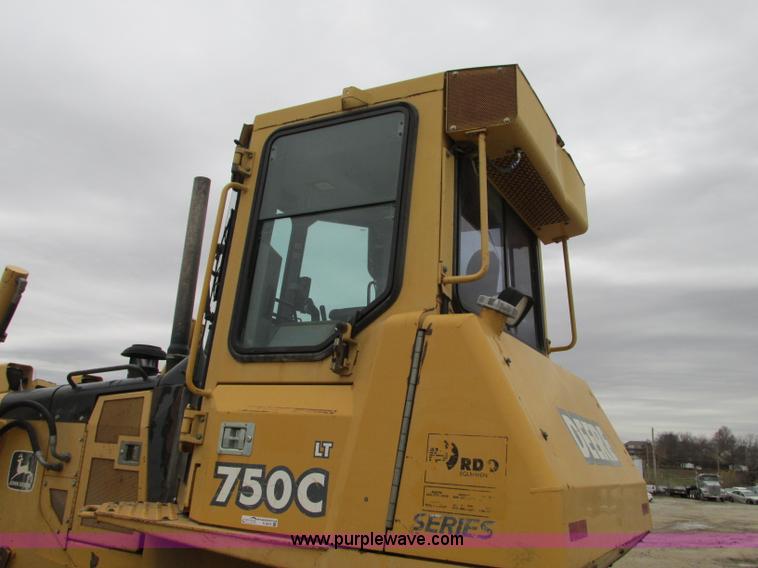 image for item N9272 2001 John Deere 750C Series II LGP dozer