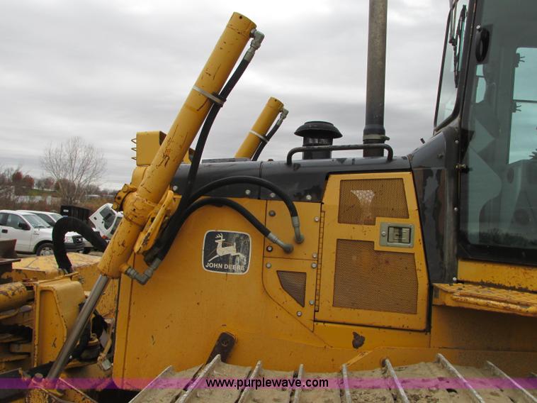 image for item N9272 2001 John Deere 750C Series II LGP dozer