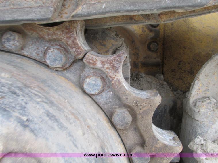 image for item N9272 2001 John Deere 750C Series II LGP dozer