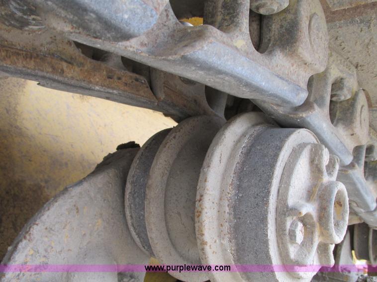 image for item N9272 2001 John Deere 750C Series II LGP dozer