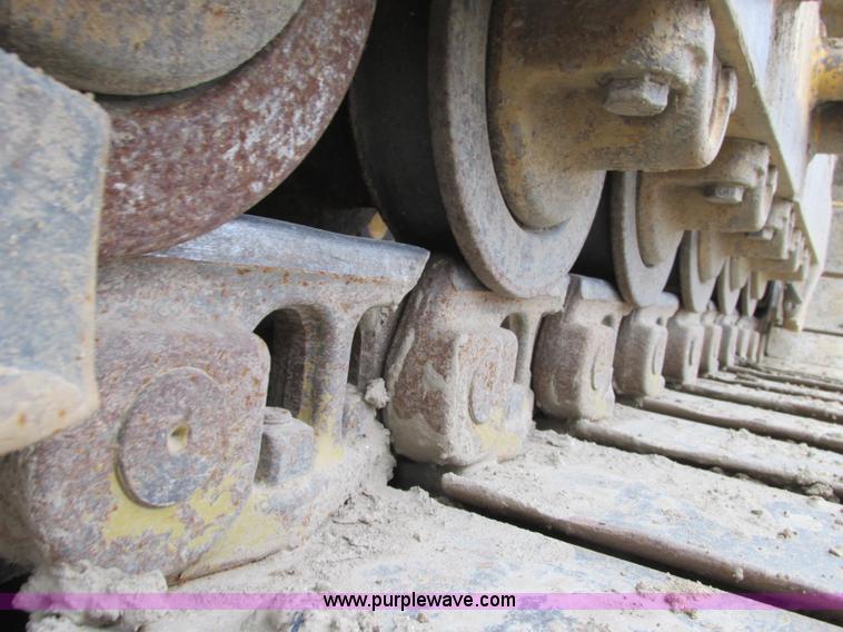 image for item N9272 2001 John Deere 750C Series II LGP dozer