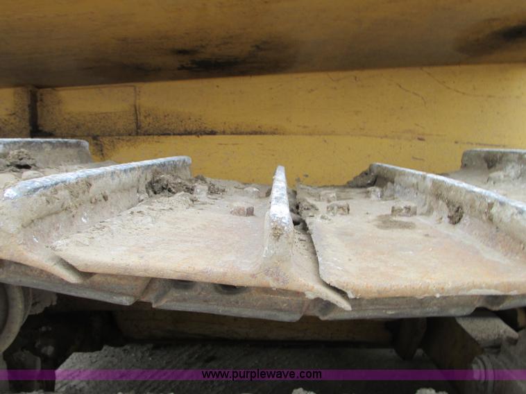 image for item N9272 2001 John Deere 750C Series II LGP dozer