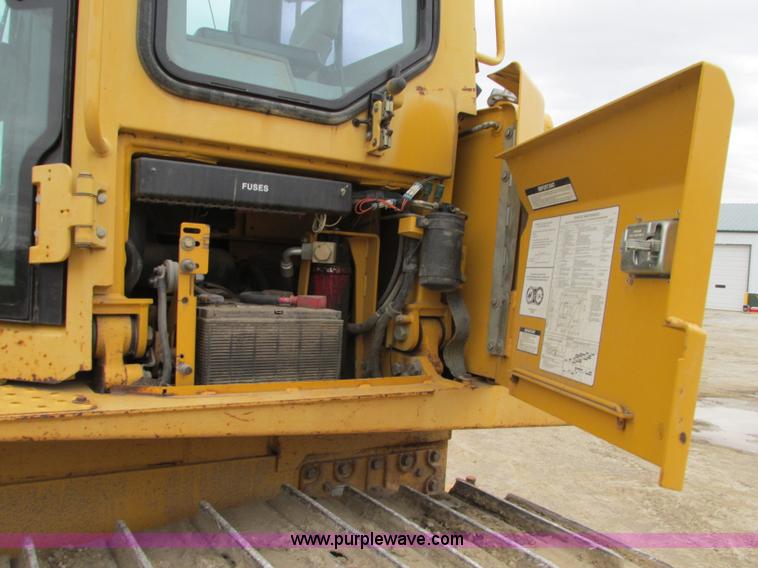 image for item N9272 2001 John Deere 750C Series II LGP dozer