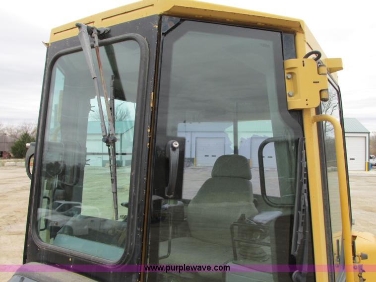 image for item N9272 2001 John Deere 750C Series II LGP dozer