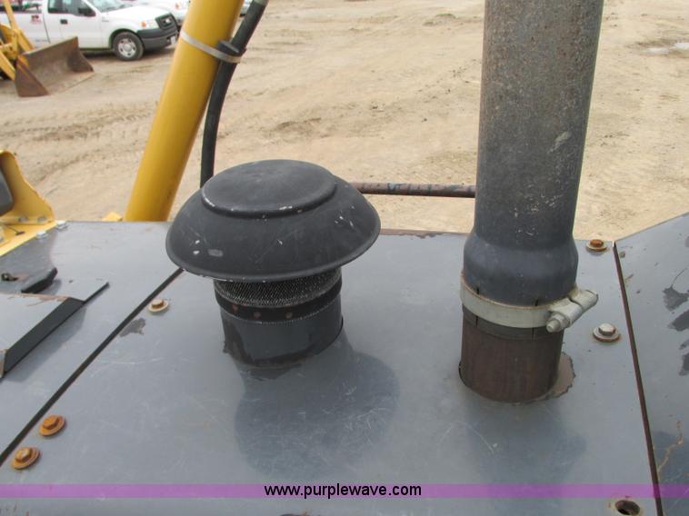 image for item N9272 2001 John Deere 750C Series II LGP dozer