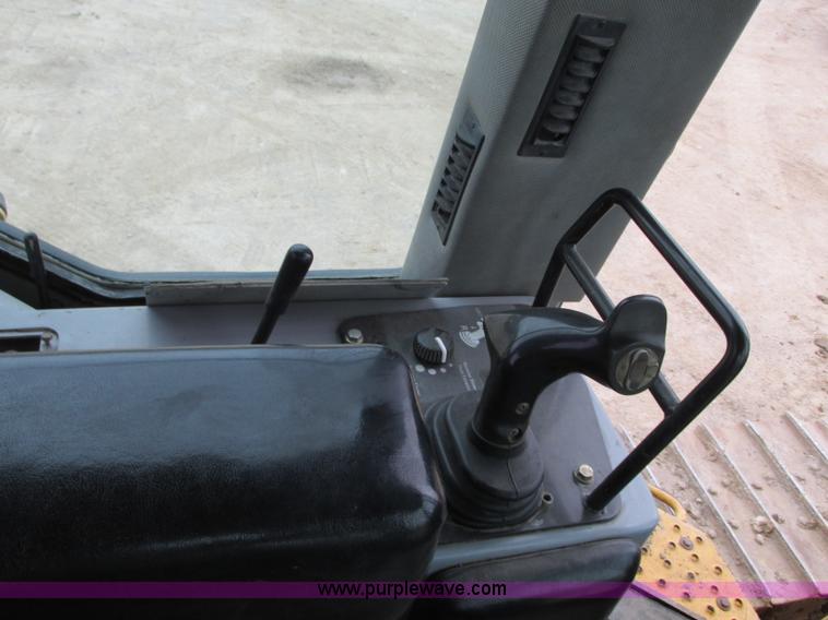 image for item N9272 2001 John Deere 750C Series II LGP dozer