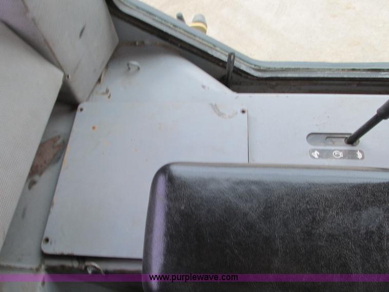 image for item N9272 2001 John Deere 750C Series II LGP dozer