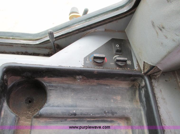 image for item N9272 2001 John Deere 750C Series II LGP dozer