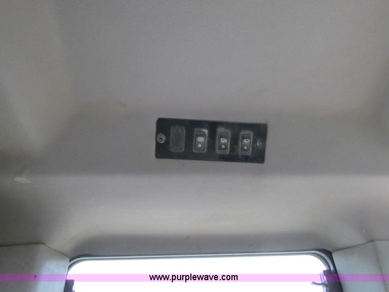 image for item N9272 2001 John Deere 750C Series II LGP dozer