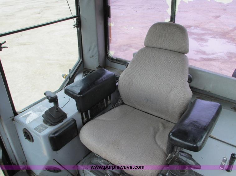 image for item N9272 2001 John Deere 750C Series II LGP dozer