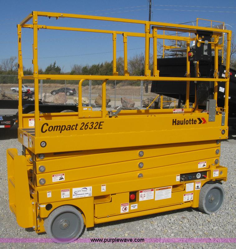 image for item L6441 2015 Haulotte 2632E scissor lift