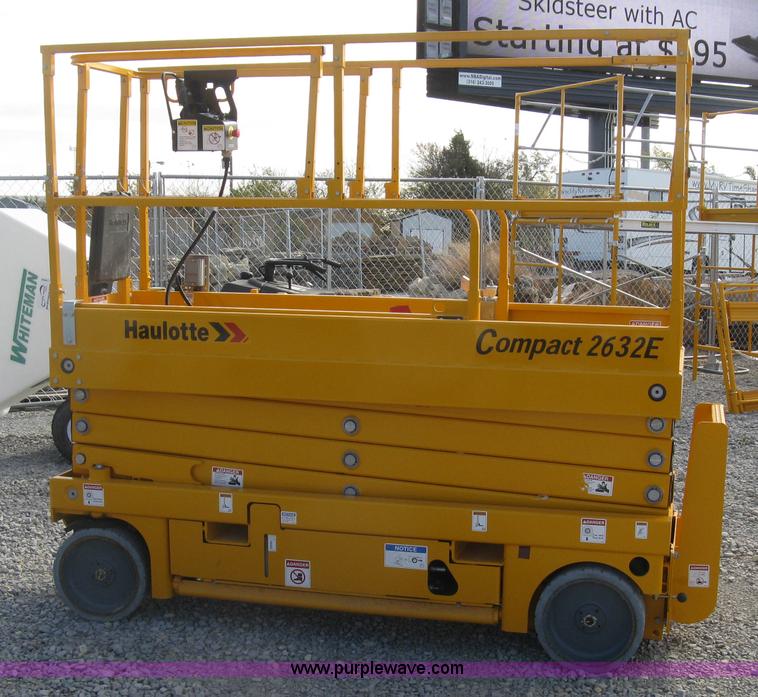 image for item L6441 2015 Haulotte 2632E scissor lift