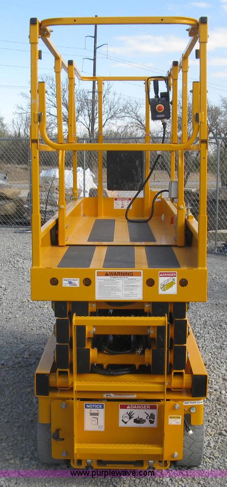 image for item L6441 2015 Haulotte 2632E scissor lift
