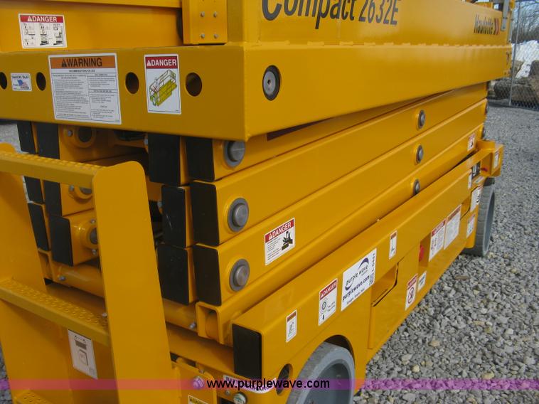 image for item L6441 2015 Haulotte 2632E scissor lift