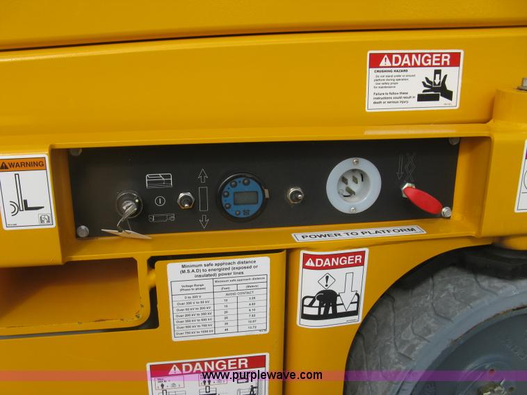 image for item L6441 2015 Haulotte 2632E scissor lift