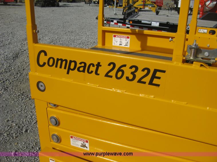 image for item L6441 2015 Haulotte 2632E scissor lift