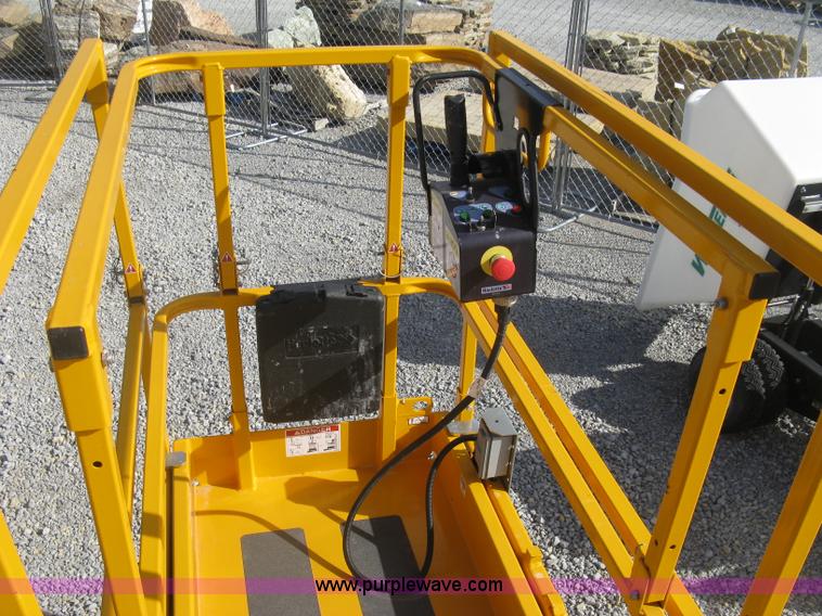 image for item L6441 2015 Haulotte 2632E scissor lift