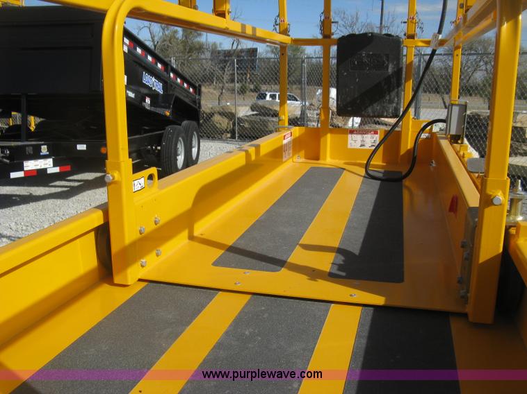 image for item L6441 2015 Haulotte 2632E scissor lift