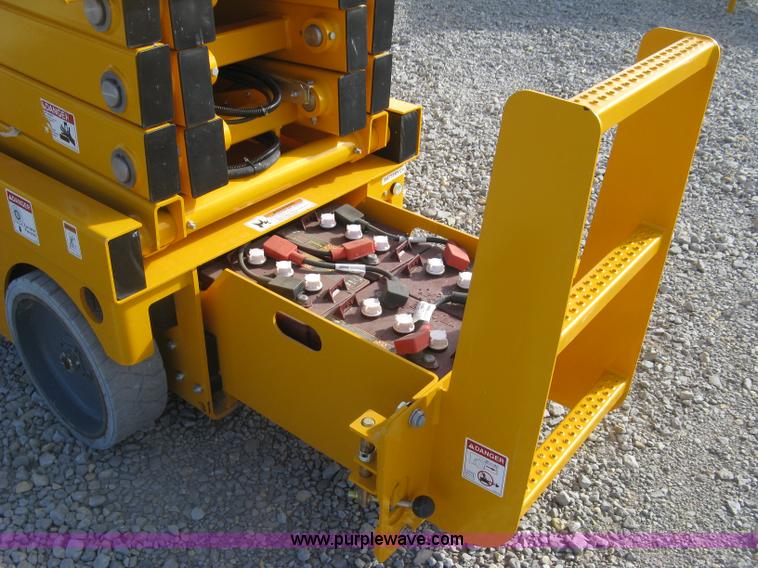 image for item L6441 2015 Haulotte 2632E scissor lift