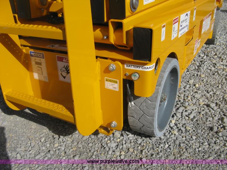 image for item L6441 2015 Haulotte 2632E scissor lift